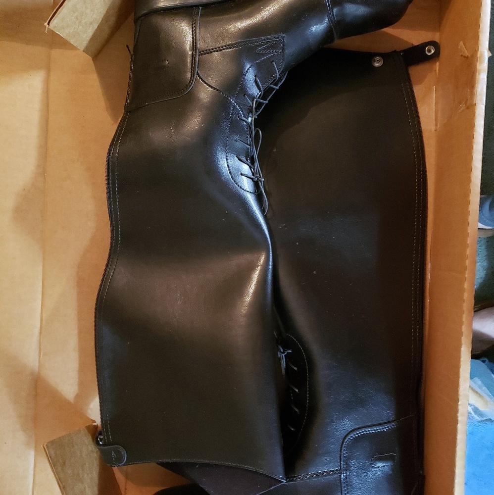 Devon Aire Field Boots NWOT in the box